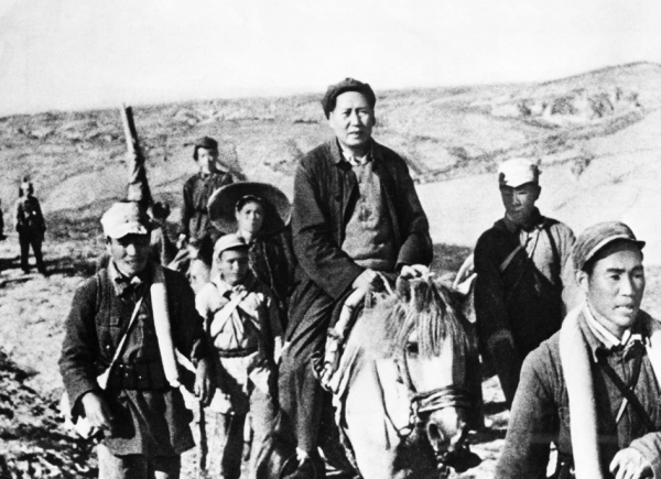 曾英勇救下主席，在情急時得罪林彪，這位軍委委員一生跌宕起伏