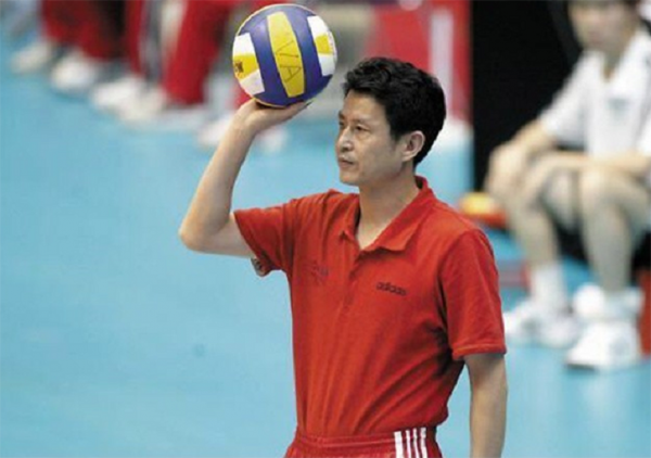 女排名帥陳忠和，與郎平亦師亦友，前妻意外去世，二婚娶女排隊員