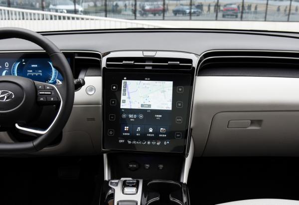 北京現代第五代途勝L 空間夠大 就是換擋響應速度很慢 北京現代第五代途勝L 空間夠大 就是換擋響應速度很慢