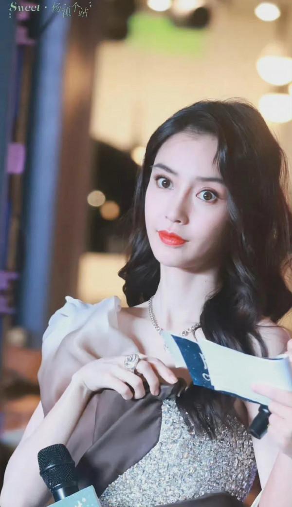 林一拿Angelababy照片做朋友圈封面,來感受一下美貌暴擊吧 林一拿Angelababy照片做朋友圈封面,來感受一下美貌暴擊吧