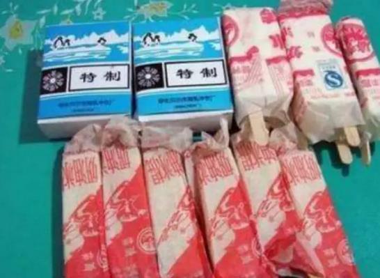 冰磚和冰袋,你幾歲的時候吃過? 冰磚和冰袋,你幾歲的時候吃過?