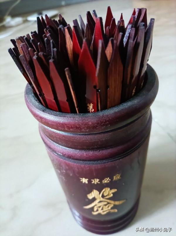 旅遊途中，玩沒玩過看相、算命、測字諸遊戲？