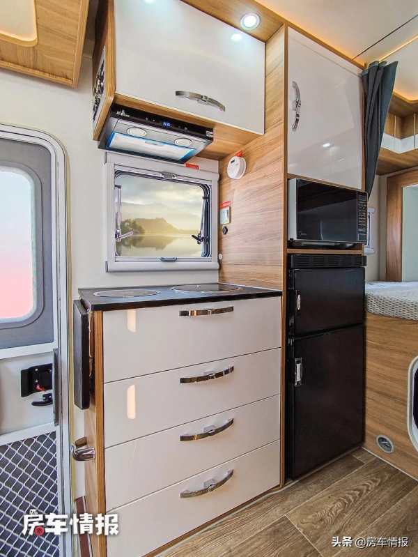 新款依途房車,有航空鋁車身和2張2米大床,四口之家玩安心又舒服 新款依途房車,有航空鋁車身和2張2米大床,四口之家玩安心又舒服