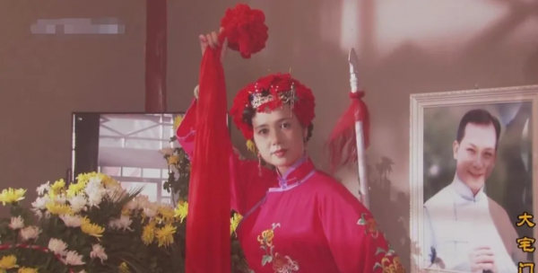 《大宅門》裡白玉婷,選擇與照片結婚,幻想愛情的女人,有多瘋狂 《大宅門》裡白玉婷,選擇與照片結婚,幻想愛情的女人,有多瘋狂