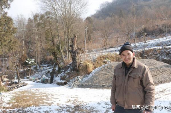 秦嶺二房山大灣裡，山路上隨處可見的的柿子樹，大多都沒有人採摘