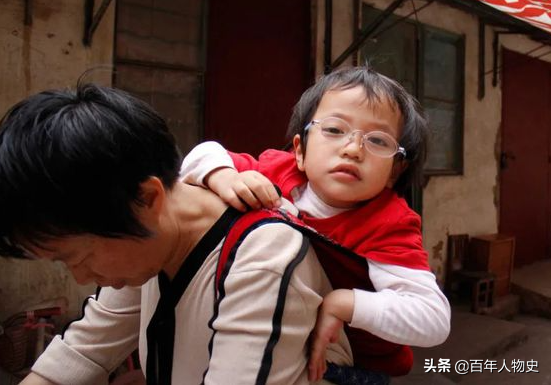 雲南42歲殘疾媽媽，欠鉅款做試管嬰兒，女兒出生後她卻追悔莫及