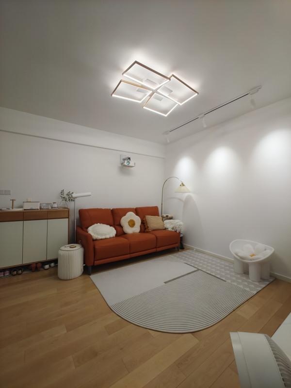 65㎡奶油色和原木色搭配，打造自然舒適的家