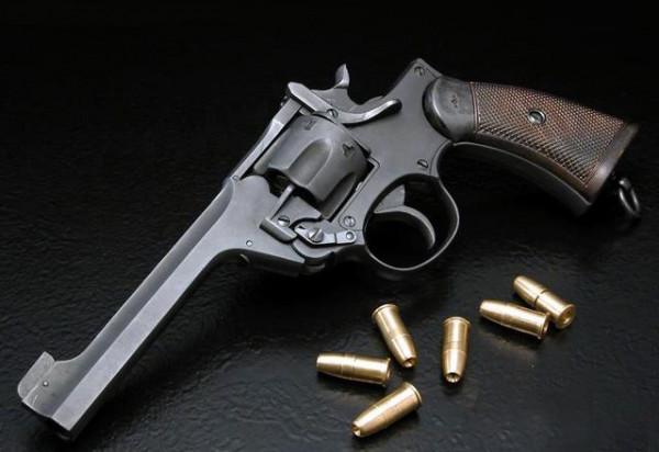 這十把手槍曾是“名將”的配槍，每一把都是軍工的傑作