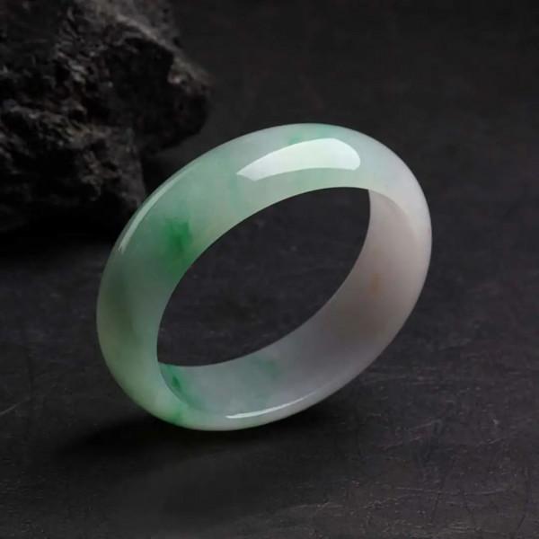 圓鐲更加廢料嗎？看看貴妃鐲和圓鐲的區別有哪些？