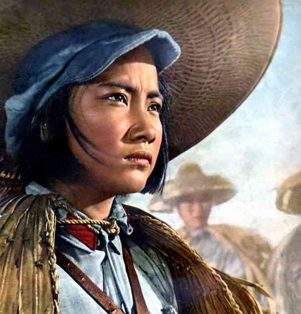 小姑娘冒險給紅軍送信，建國後毛主席邀她進京，她挑倆麻袋就去了