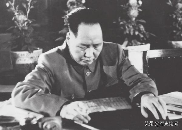 我軍突破長江,蔣介石劃江而治美夢破滅,毛主席:緝拿匪首蔣介石 我軍突破長江,蔣介石劃江而治美夢破滅,毛主席:緝拿匪首蔣介石