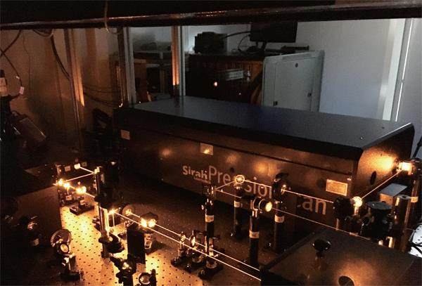 鐳射“劍”指南極蒼穹