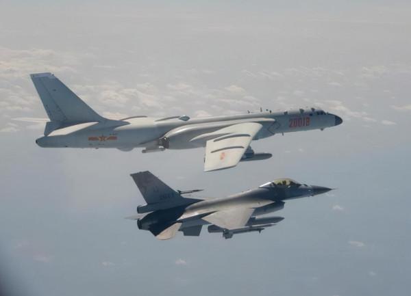 美國對華步步緊逼！美艦第9次穿越臺海，解放軍已做好一切準備