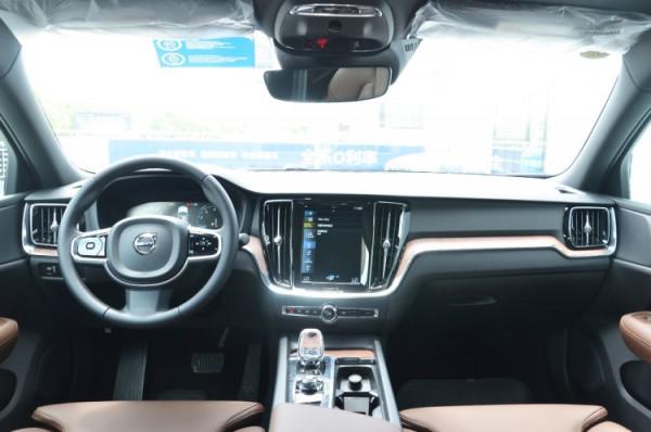 換裝48V輕混系統 實拍2022款沃爾沃S60