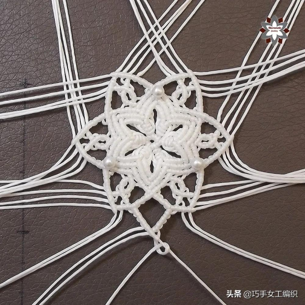用繩子就能編出漂亮的雪花，超詳細的教程，一步一步教你編