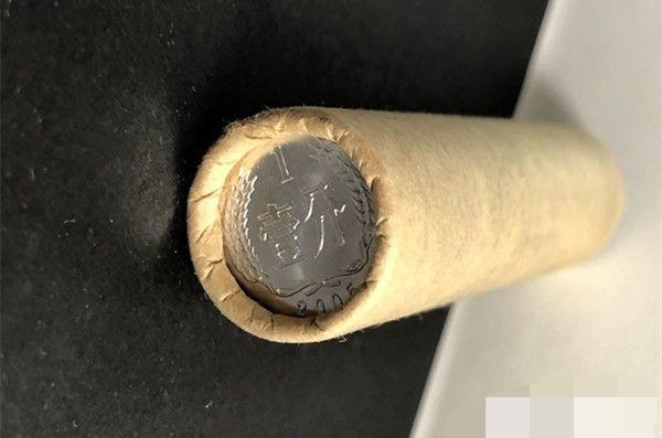 老家盒子裡珍藏了幾十年的老硬幣,如今拆開,帶來意外收穫 老家盒子裡珍藏了幾十年的老硬幣,如今拆開,帶來意外收穫