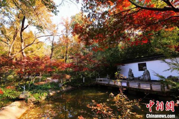 南京棲霞山層林盡染如詩如畫