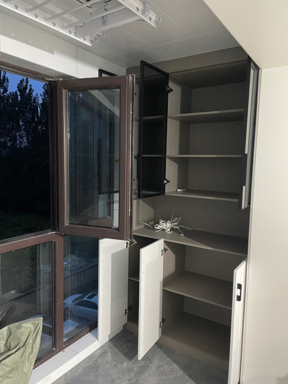 4個月，硬裝還沒結束，廚房沒裝，只吊了頂，全屋都是窄邊雙眼皮