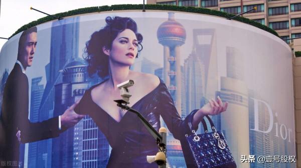 陳漫為“辱華”照片道歉,長津湖獲票房冠軍,昭示著中國文化復興 陳漫為“辱華”照片道歉,長津湖獲票房冠軍,昭示著中國文化復興