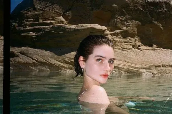 Paul Walker的女兒穿著Givenchy小白裙結婚了 Paul Walker的女兒穿著Givenchy小白裙結婚了