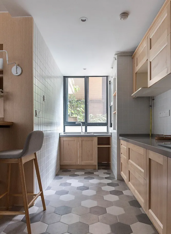 122㎡簡約原木風格新房裝修，復古半牆設計文藝清新