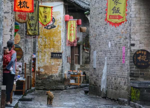 9月去正好！適合小住幾日的8座絕美古鎮，人少景美，清幽安逸