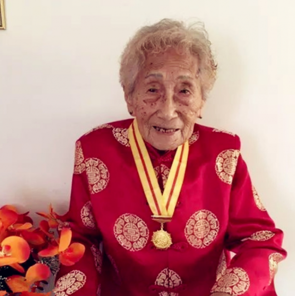 1941年他身中六彈壯烈犧牲,25歲孕妻獨闖敵營要頭顱,終生未再嫁 1941年他身中六彈壯烈犧牲,25歲孕妻獨闖敵營要頭顱,終生未再嫁