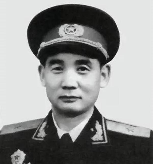 1985年百萬大裁軍,很多部隊領導不服氣,鄧小平:頭頭不通調頭頭 1985年百萬大裁軍,很多部隊領導不服氣,鄧小平:頭頭不通調頭頭