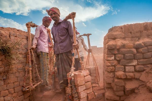 1971年,四川搬磚工吹牛暴露,竟是隱藏21年的土匪,身背19條人命 1971年,四川搬磚工吹牛暴露,竟是隱藏21年的土匪,身背19條人命