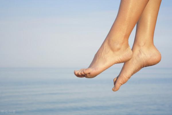 冬天手腳乾燥，腳後跟也容易乾裂？做好這4件事，或許能緩解問題