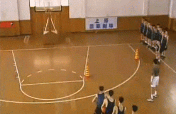 「教學」進攻基礎配合(五)—策應配合 「教學」進攻基礎配合(五)—策應配合