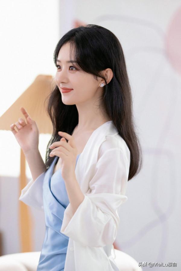 趙麗穎笑起來超級甜，不僅清新還很時髦，你心動了嗎