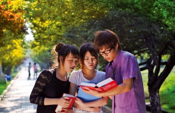 身高2米，武漢大學新生葛旭航火了，宿舍的床都是學校為他定製的