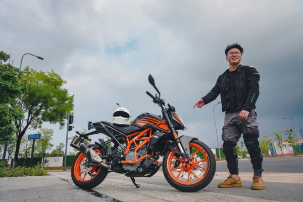 我們又雙叒叕提車了,這次是臺KTM 250 Duke摩托 我們又雙叒叕提車了,這次是臺KTM 250 Duke摩托