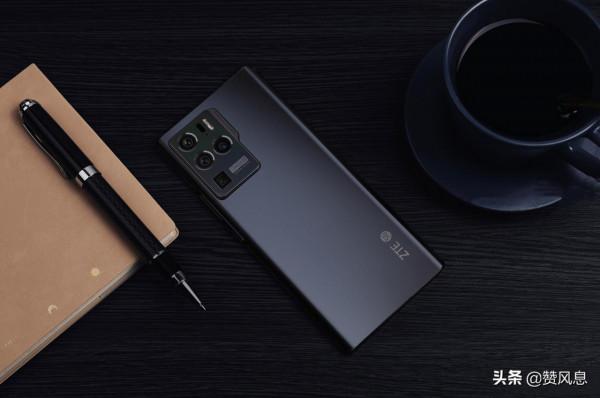 中興Axon40 Ultra利刃出鞘,18GB+1TB大儲存,4nm強芯坐鎮 中興Axon40 Ultra利刃出鞘,18GB+1TB大儲存,4nm強芯坐鎮