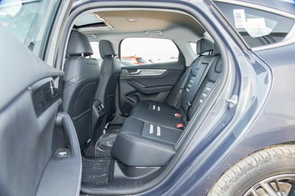 秦Pro EV，緊湊型車，軸距2718毫米，行駛品質良好