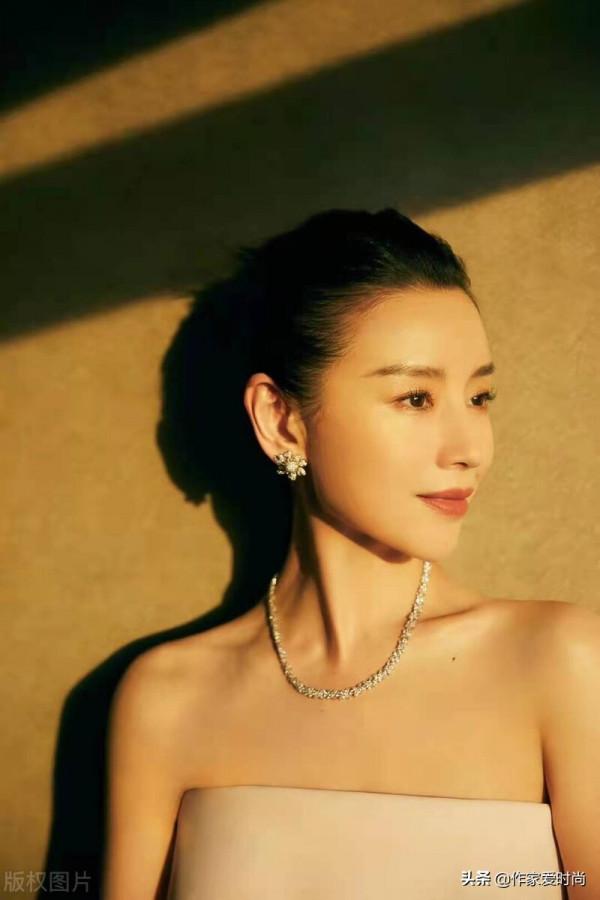 董潔多了好多皺紋,雖美人的氣質還在,感嘆玉女時光能有多少年 董潔多了好多皺紋,雖美人的氣質還在,感嘆玉女時光能有多少年