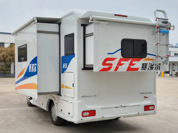 800Ah鋰電+260L淨水箱 高顏值強續航 賽沸爾雙拓展C型房車