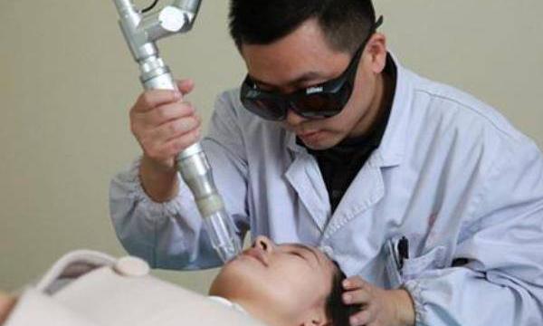 醫生提醒：若黑痣長在這4個部位，要密切關注，及早做檢查