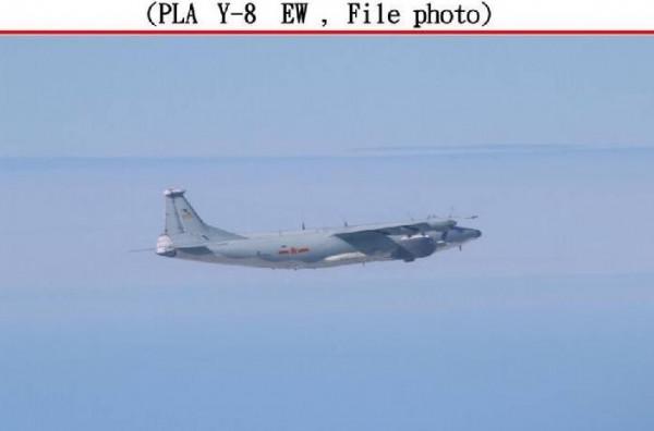 我軍大型電子戰飛機飛近臺灣島!臺軍戰機緊急起飛,導彈跟蹤監控 我軍大型電子戰飛機飛近臺灣島!臺軍戰機緊急起飛,導彈跟蹤監控