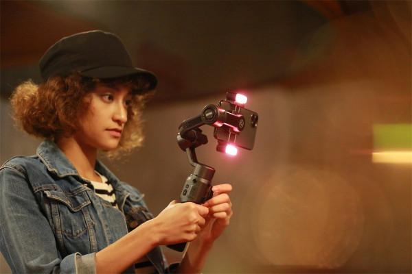 別急著買新手機，拍好影片，你缺的是智雲SMOOTH 5穩定器