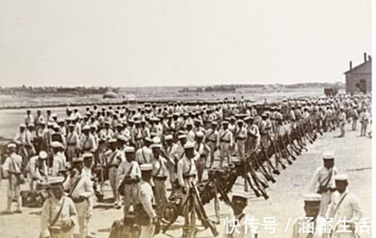 當年八國聯軍侵華時，留下的合影為什麼是9人？多出來誰？