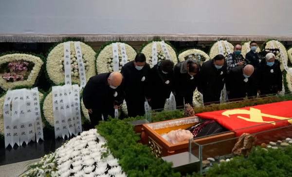 深深緬懷翟雲英阿姨，請接受我們的軍禮