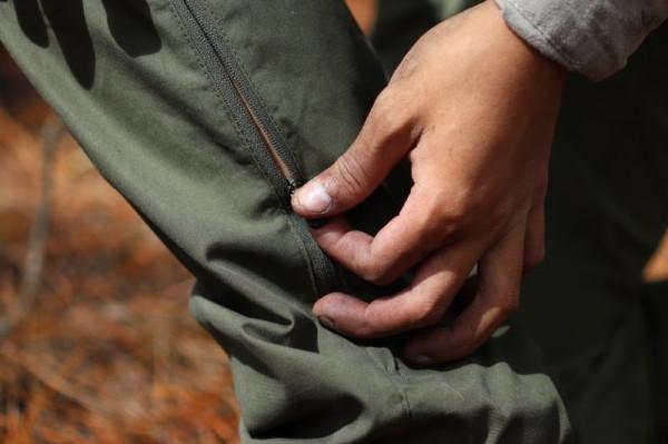 防風抗寒的戶外長褲，劇烈摩擦不破檔，髒泥一衝就掉的北極狐品牌