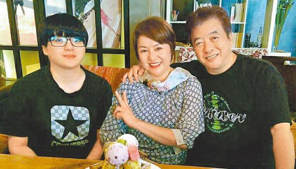 《追妻三人行》播出32年，2位女主雖然至今單身，但卻活出了自我