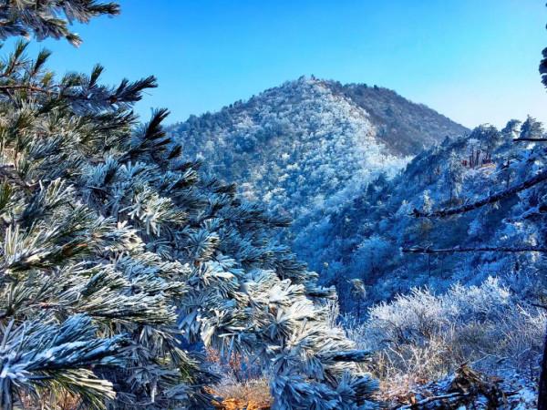 「冬日徒步」 登頂杏梅尖,看玉樹冰掛,攬霧凇勝景,探龍門古鎮 「冬日徒步」 登頂杏梅尖,看玉樹冰掛,攬霧凇勝景,探龍門古鎮