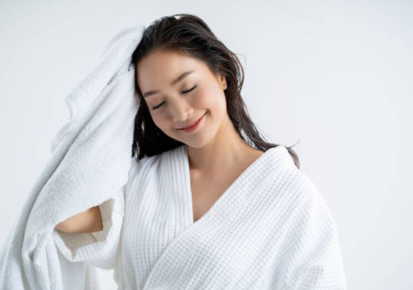 每日洗頭乾淨衛生？醫生：頻繁洗頭不僅沒好處，還有這些危害