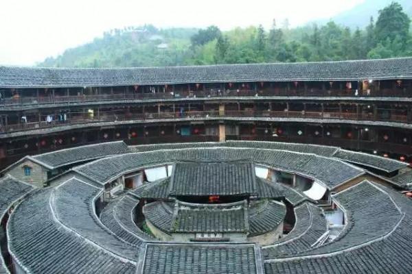 威而不猛，光而不耀