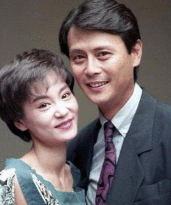 演員劉雪華:52歲丈夫意外墜樓身亡,她的一番話讓記者飽含淚水 演員劉雪華:52歲丈夫意外墜樓身亡,她的一番話讓記者飽含淚水