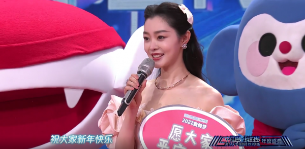 視聽盛典：肖戰鑲邊，黃軒認不出，熱巴瘦出脊骨，楊冪大秀小蠻腰
